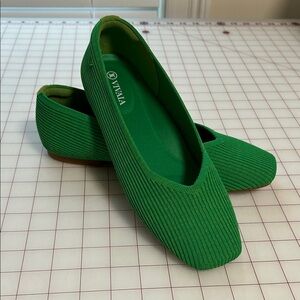 Vivaia NWOB Margot Flats Green Grass